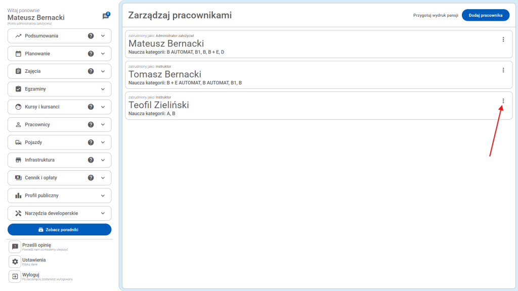 Aby usunąć pracownika - kliknij w trzy kropki przy nim.